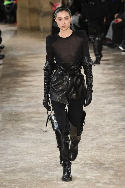Look 15